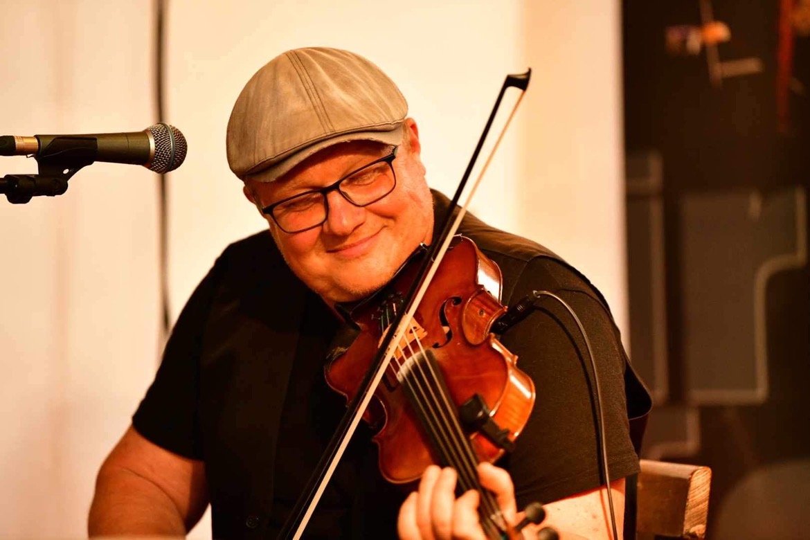 357788341_835650504774178_97723480826097730_n